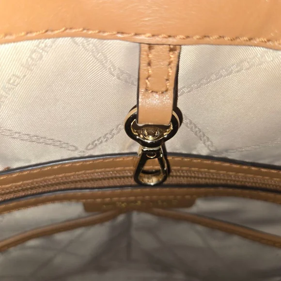 Michael Kors Jet Set Tote Bag Medium White and Brown - Picture 11 of 15